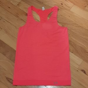 Under Armour top